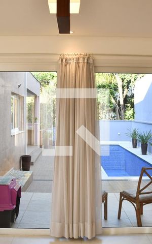 Casa de condomínio para alugar com 370m², 4 quartos e 6 vagasSala