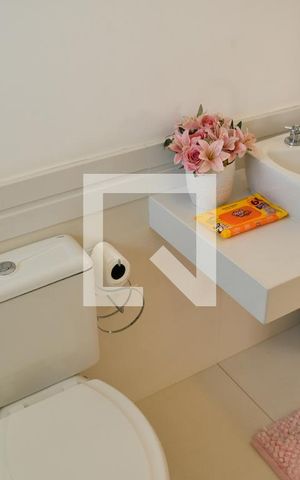Casa de condomínio para alugar com 370m², 4 quartos e 6 vagasBanheiro da Suíte 2