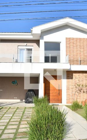 Casa de condomínio para alugar com 370m², 4 quartos e 6 vagasFachada