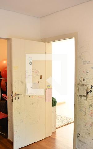 Casa de condomínio para alugar com 370m², 4 quartos e 6 vagasSuíte 3
