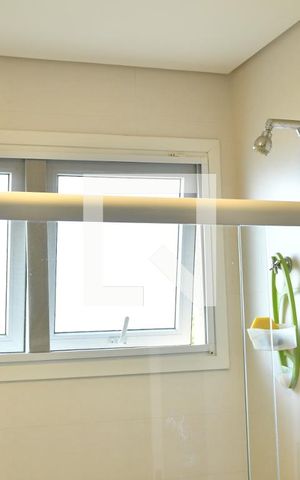 Casa de condomínio para alugar com 370m², 4 quartos e 6 vagasBanheiro da Suíte 4