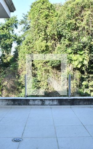 Casa de condomínio para alugar com 370m², 4 quartos e 6 vagasSacada