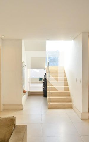 Casa de condomínio para alugar com 370m², 4 quartos e 6 vagasSala
