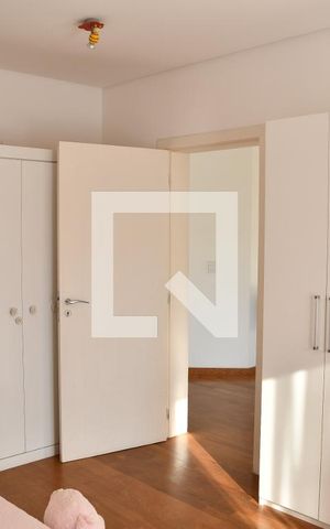 Casa de condomínio para alugar com 370m², 4 quartos e 6 vagasSuíte 2
