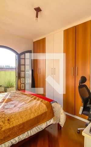 Casa à venda com 218m², 3 quartos e 2 vagas Casa à venda com 218m², 3 quartos e 2 vagasQuarto 1