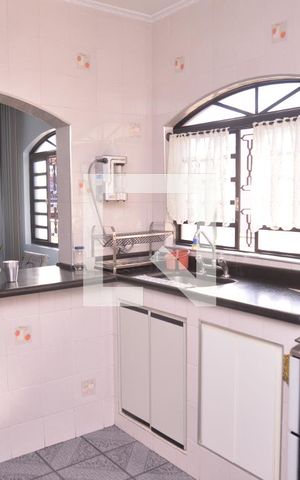 Casa à venda com 236m², 4 quartos e 6 vagasCozinha