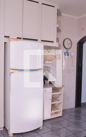 Casa à venda com 236m², 4 quartos e 6 vagasCozinha - Armários