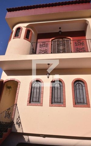 Casa à venda com 236m², 4 quartos e 6 vagasFachada