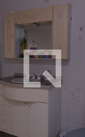 Casa à venda com 236m², 4 quartos e 6 vagasBanheiro da Suíte 1