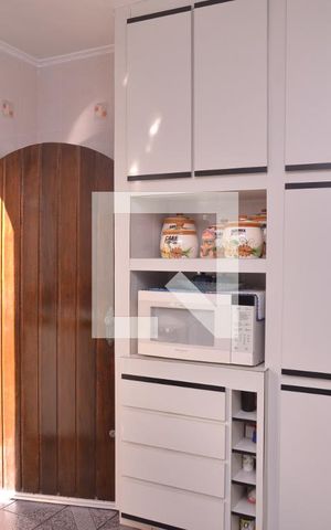 Casa à venda com 236m², 4 quartos e 6 vagasCozinha - Armários