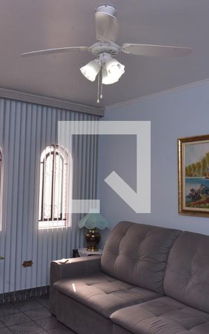 Casa à venda com 236m², 4 quartos e 6 vagasSala