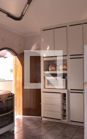 Casa à venda com 236m², 4 quartos e 6 vagasCozinha