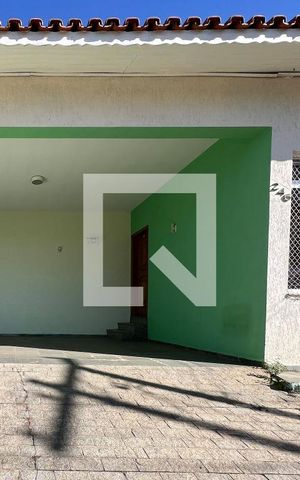 Casa à venda com 250m², 3 quartos e 4 vagas Casa à venda com 250m², 3 quartos e 4 vagasGaragem