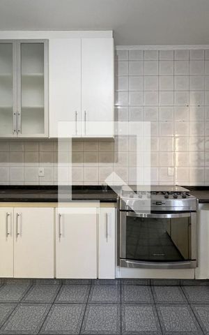 Casa à venda com 250m², 3 quartos e 4 vagas Casa à venda com 250m², 3 quartos e 4 vagasCozinha