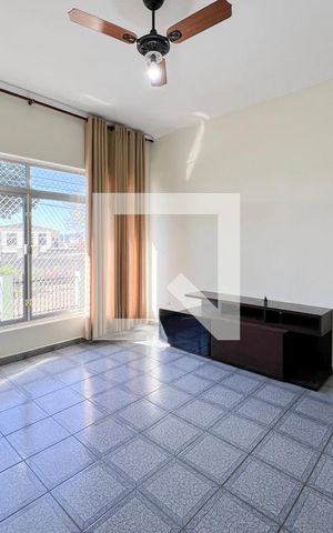 Casa à venda com 250m², 3 quartos e 4 vagas Casa à venda com 250m², 3 quartos e 4 vagasSala