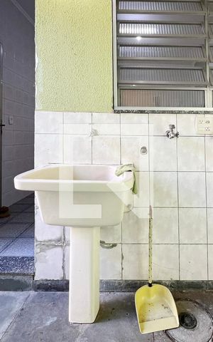 Casa à venda com 250m², 3 quartos e 4 vagas Casa à venda com 250m², 3 quartos e 4 vagasÁrea de Serviço