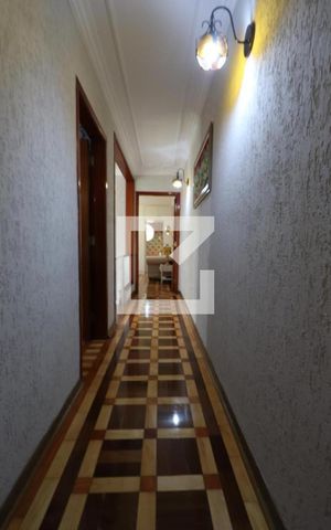 Casa à venda com 400m², 3 quartos e 12 vagasCorredor e Escada