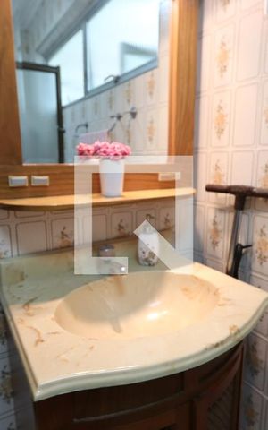 Casa à venda com 400m², 3 quartos e 12 vagasBanheiro da Suíte 2