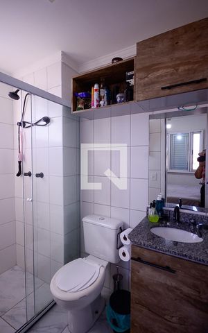 Apartamento à venda com 70m², 3 quartos e 2 vagas Apartamento à venda com 70m², 3 quartos e 2 vagasBanheiro da Suite