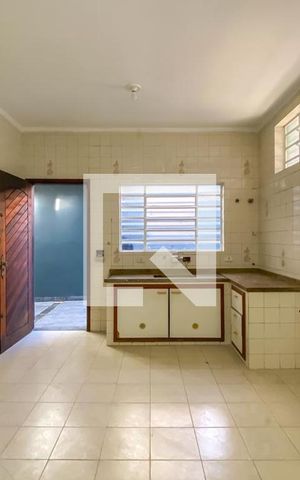 Casa à venda com 275m², 3 quartos e 3 vagas Casa à venda com 275m², 3 quartos e 3 vagasCozinha