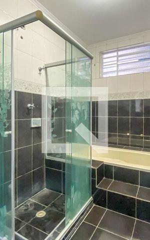 Casa à venda com 275m², 3 quartos e 3 vagas Casa à venda com 275m², 3 quartos e 3 vagasBanheiro da Suíte
