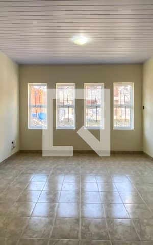Casa à venda com 275m², 3 quartos e 3 vagas Casa à venda com 275m², 3 quartos e 3 vagasSala
