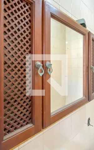 Casa à venda com 275m², 3 quartos e 3 vagas Casa à venda com 275m², 3 quartos e 3 vagasBanheiro de Serviço
