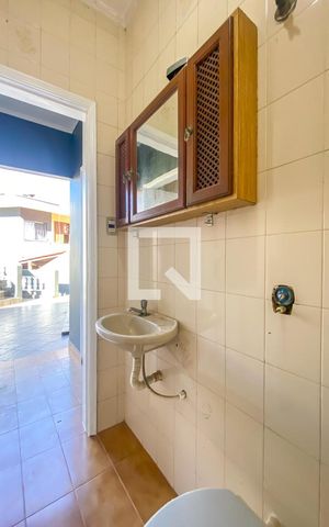 Casa à venda com 275m², 3 quartos e 3 vagas Casa à venda com 275m², 3 quartos e 3 vagasBanheiro de Serviço