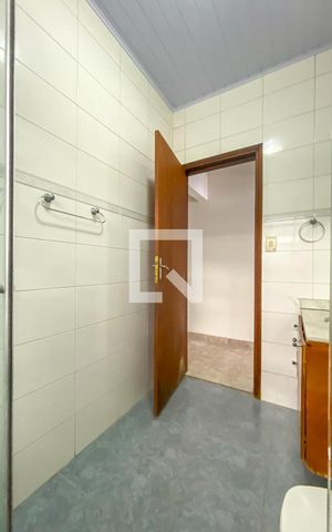Casa à venda com 275m², 3 quartos e 3 vagas Casa à venda com 275m², 3 quartos e 3 vagasBanheiro Social
