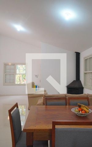 Casa à venda com 197m², 3 quartos e 3 vagas Casa à venda com 197m², 3 quartos e 3 vagasSala