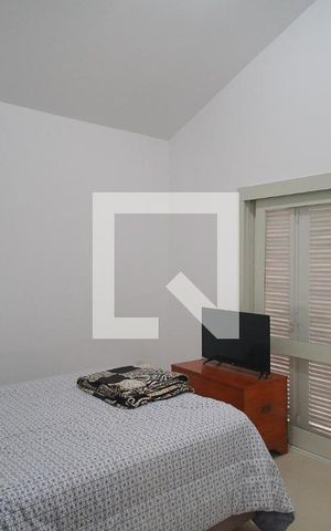 Casa à venda com 197m², 3 quartos e 3 vagas Casa à venda com 197m², 3 quartos e 3 vagassuite