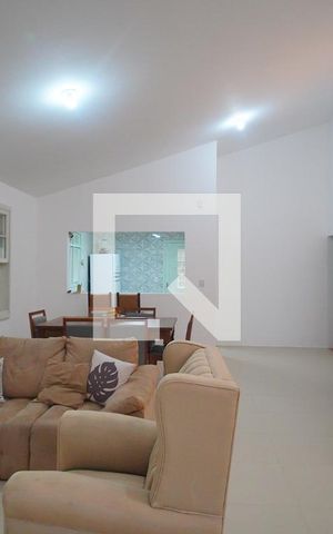 Casa à venda com 197m², 3 quartos e 3 vagas Casa à venda com 197m², 3 quartos e 3 vagasSala