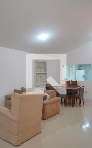 Casa à venda com 197m², 3 quartos e 3 vagas Casa à venda com 197m², 3 quartos e 3 vagasSala