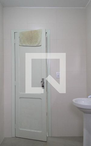 Casa à venda com 197m², 3 quartos e 3 vagas Casa à venda com 197m², 3 quartos e 3 vagasBanheiro da Suíte