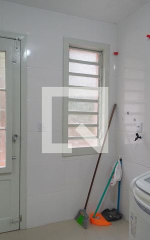Casa à venda com 197m², 3 quartos e 3 vagas Casa à venda com 197m², 3 quartos e 3 vagasÁrea de Serviço
