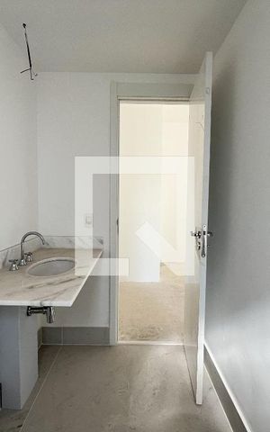Apartamento à venda com 96m², 2 quartos e 2 vagasBanheiro da Suíte 1