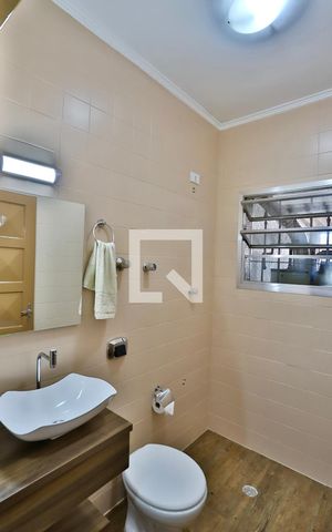 Casa à venda com 320m², 3 quartos e 3 vagas Casa à venda com 320m², 3 quartos e 3 vagasBanheiro do escritório