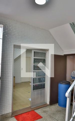 Casa à venda com 320m², 3 quartos e 3 vagas Casa à venda com 320m², 3 quartos e 3 vagasQuintal