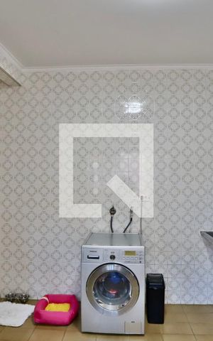 Casa à venda com 320m², 3 quartos e 3 vagas Casa à venda com 320m², 3 quartos e 3 vagasLavanderia