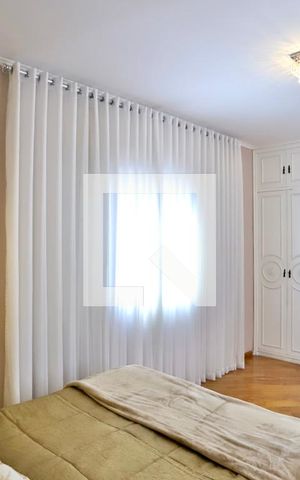 Casa à venda com 320m², 3 quartos e 3 vagas Casa à venda com 320m², 3 quartos e 3 vagasQuarto 1