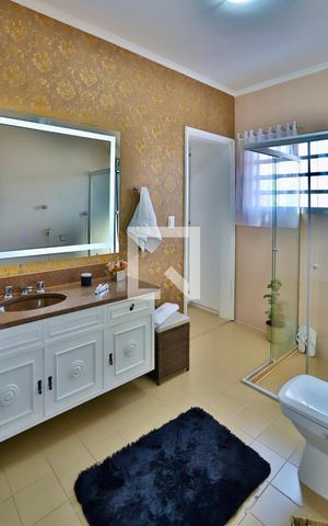 Casa à venda com 320m², 3 quartos e 3 vagas Casa à venda com 320m², 3 quartos e 3 vagasBanheiro do Quarto 1