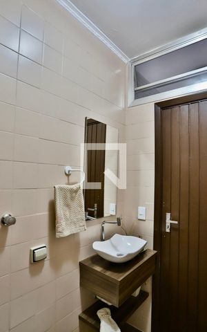 Casa à venda com 320m², 3 quartos e 3 vagas Casa à venda com 320m², 3 quartos e 3 vagasBanheiro de serviço