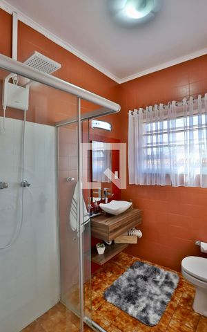 Casa à venda com 320m², 3 quartos e 3 vagas Casa à venda com 320m², 3 quartos e 3 vagasBanheiro