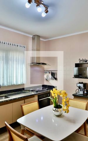 Casa à venda com 320m², 3 quartos e 3 vagas Casa à venda com 320m², 3 quartos e 3 vagasCozinha