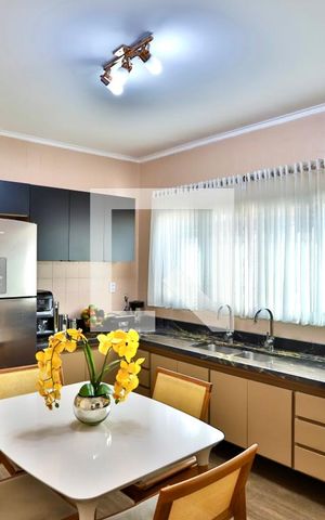 Casa à venda com 320m², 3 quartos e 3 vagas Casa à venda com 320m², 3 quartos e 3 vagasCozinha