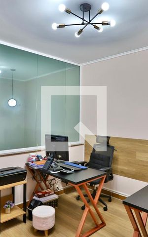 Casa à venda com 320m², 3 quartos e 3 vagas Casa à venda com 320m², 3 quartos e 3 vagasEscritório