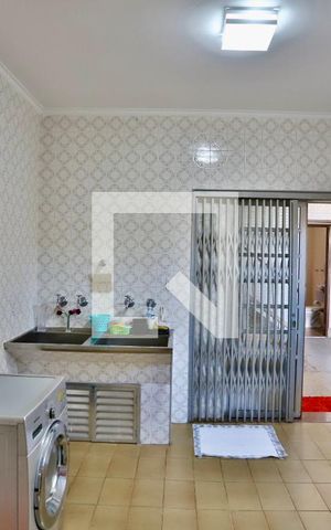 Casa à venda com 320m², 3 quartos e 3 vagas Casa à venda com 320m², 3 quartos e 3 vagasLavanderia