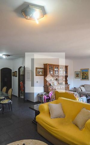 Casa à venda com 325m², 3 quartos e 4 vagas Casa à venda com 325m², 3 quartos e 4 vagasSala
