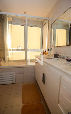Apartamento à venda com 173m², 3 quartos e 3 vagasBanheiro da Suíte