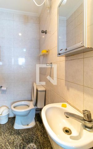 Apartamento para alugar com 186m², 4 quartos e 3 vagasBanheiro de Serviço